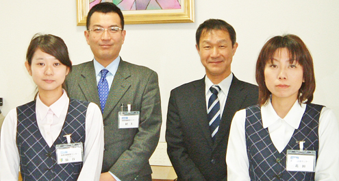 ■九十田店長(右から2人目)と函館補聴器センターのスタッフ